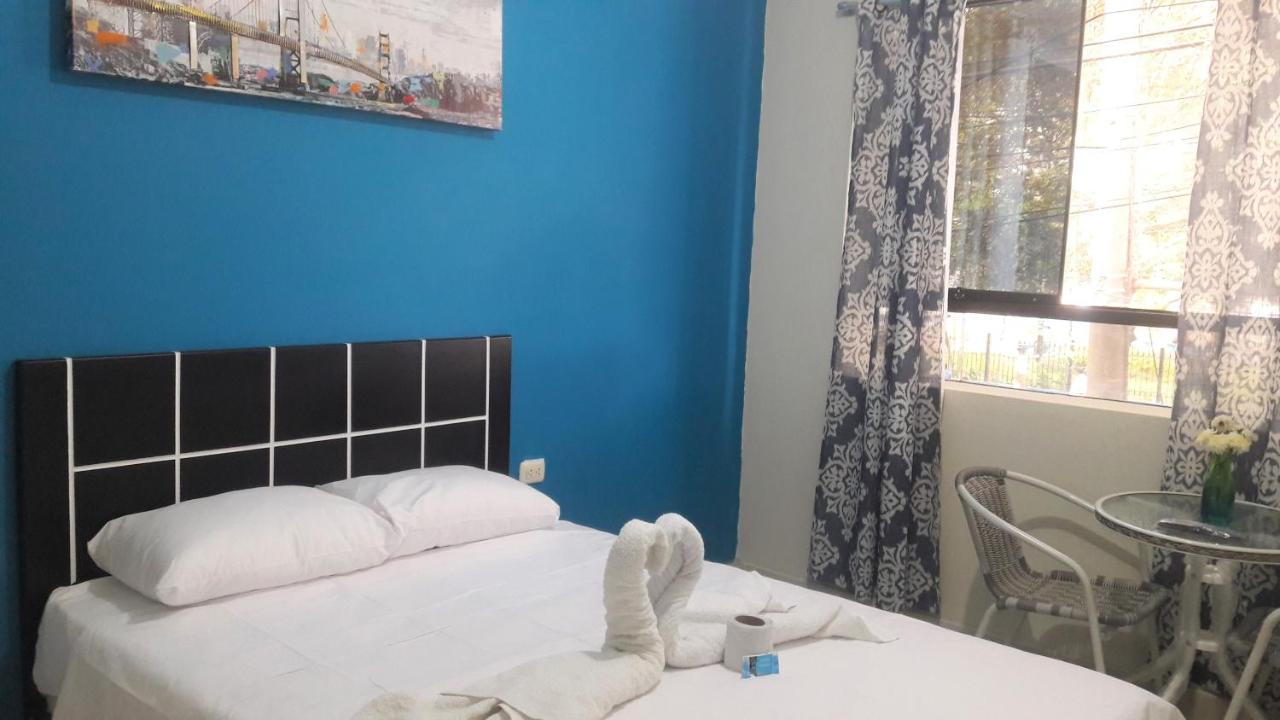 Aypa Hostal Trujillo Buitenkant foto