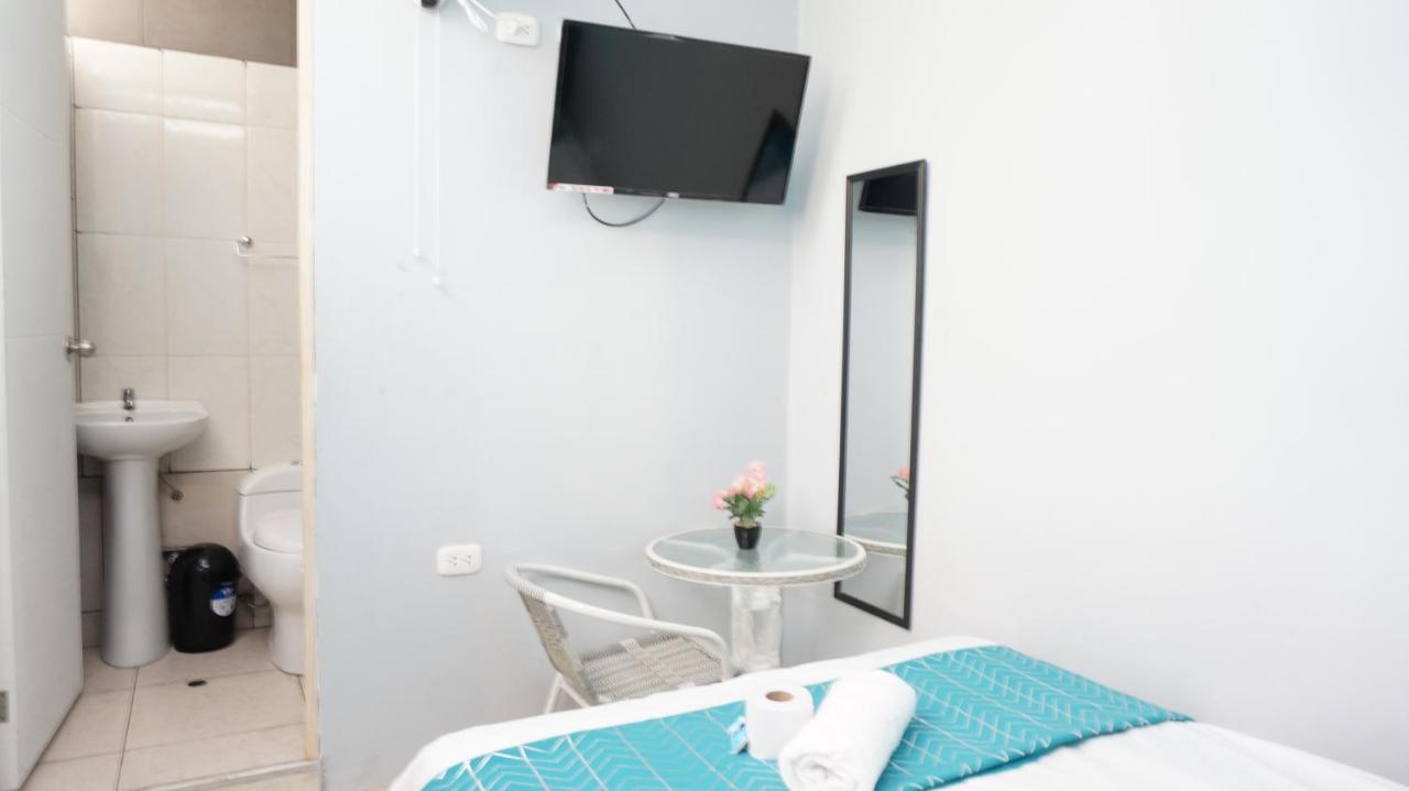 Aypa Hostal Trujillo Buitenkant foto