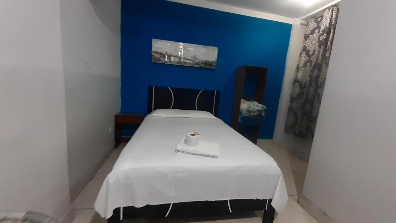 Aypa Hostal Trujillo Buitenkant foto