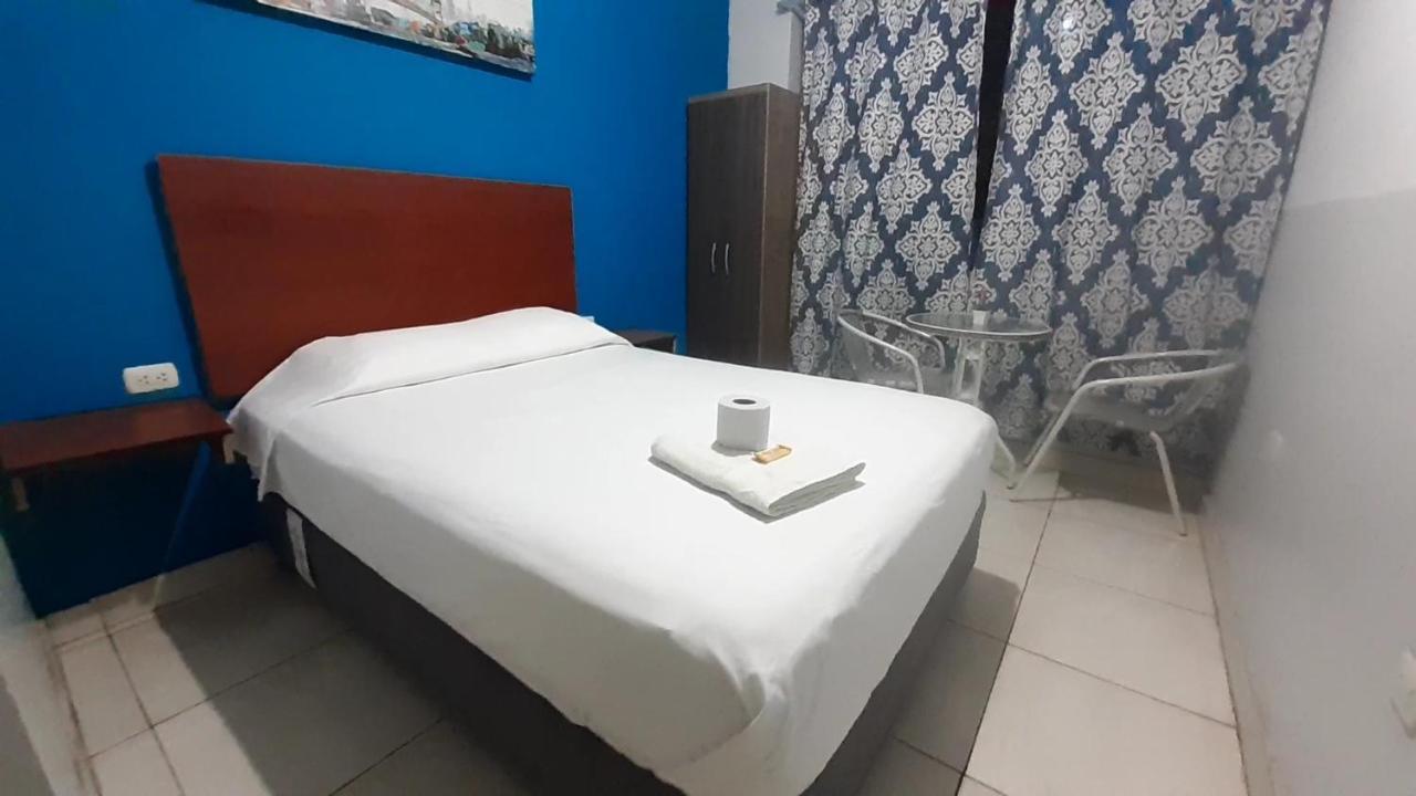 Aypa Hostal Trujillo Buitenkant foto