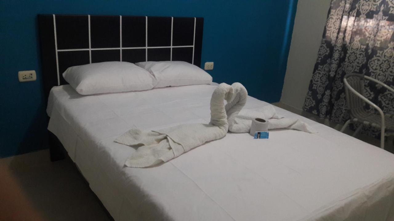 Aypa Hostal Trujillo Buitenkant foto