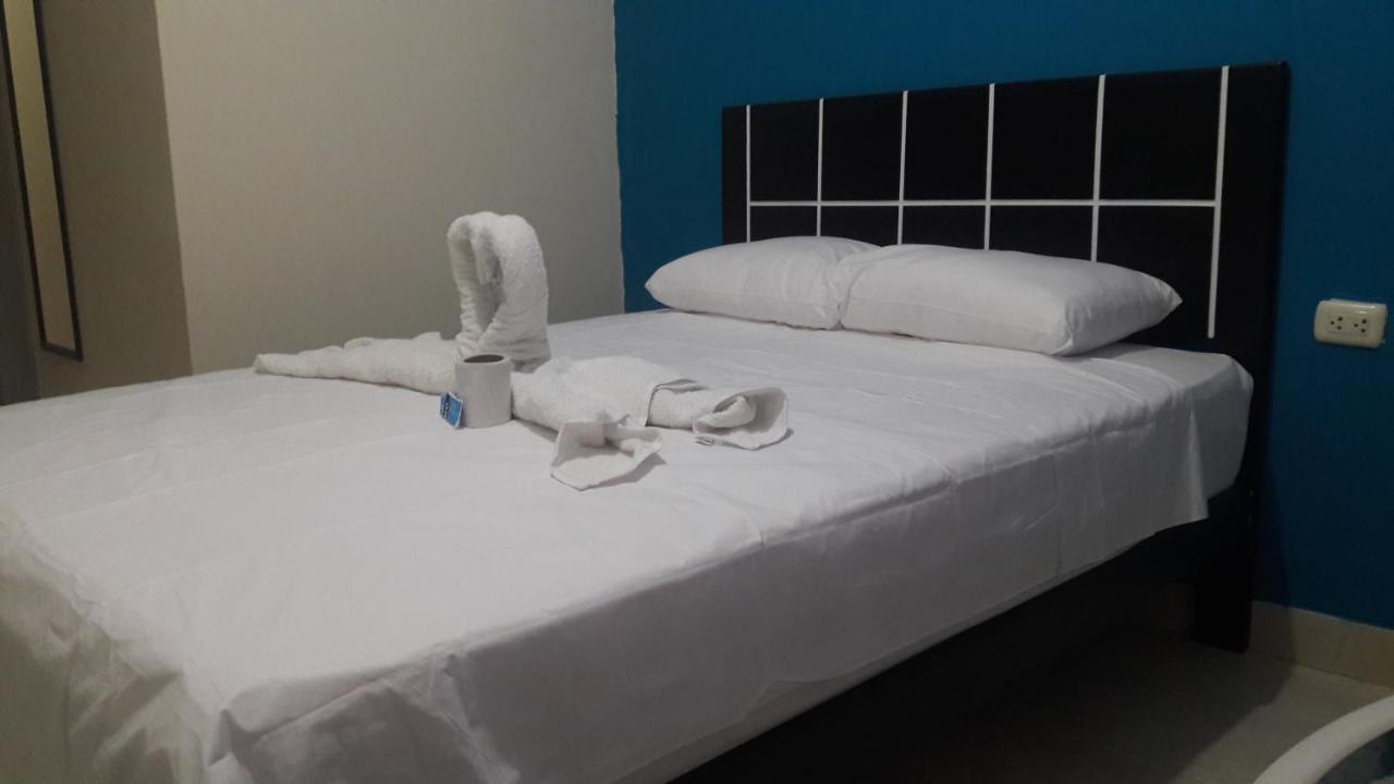 Aypa Hostal Trujillo Buitenkant foto